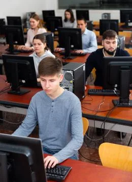 Group of people of different ages learning to use computers in classroom Stockfoto's