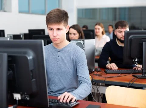 Group of people of different ages learning to use computers in classroom Stockfoto's