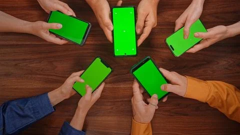 Group of People Engaging in Active Text Messaging Interaction Foto stock