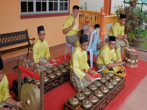 A group of people playing Cak Lempong in a wedding ceremony Видео 80150798