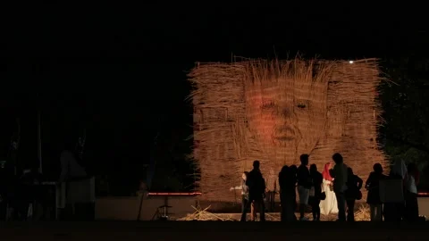 Group of people taking picture in the front of giant face arts installation Video stock 141297255