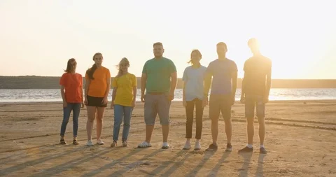 Group of people thumbs up Stockbeeldmateriaal 123500719