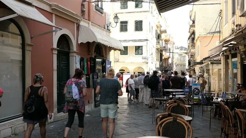Group of People walking through the old town part of Corfu Town (Greece).  Vídeo Stock 92859464