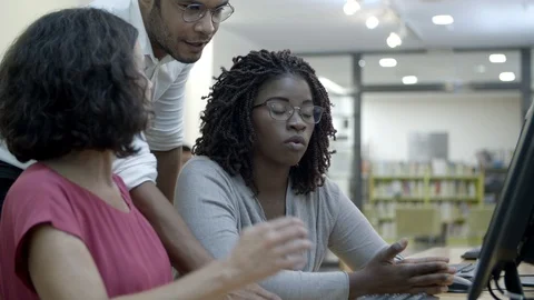 Group of people working at public library. 스톡 동영상 116774648