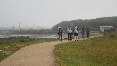 A group of pilgrims walks quickly along the trail Video stock 120527588