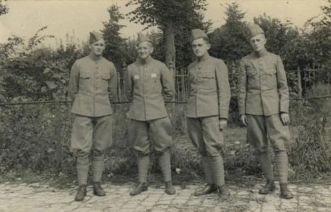 Group portrait with four conscript soldiers with left Karel van Steenwijk ... Stock Photos