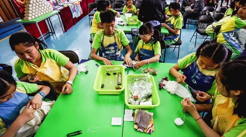 Group of Primary pupils prepare for the tie-dye.slow motion Stock-Footage 53141391