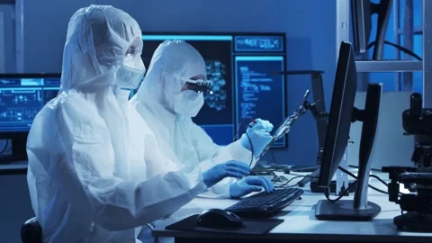 Group of professional engineer is developing a modern microprocessor in a Vídeo Stock 156820168