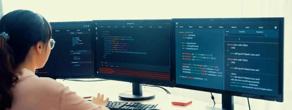 Group of professional web developer discuss about data analysis. Burgeoning. Foto stock