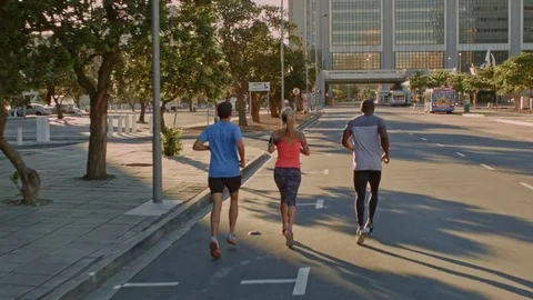 Group running through the city with sunflare Video stock 71625428