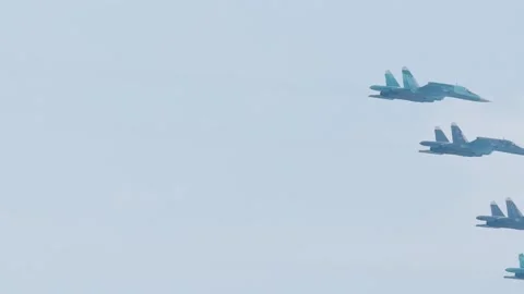 Group of Russian Su-34 supersonic fighter-bombers slow motion fly in blue sky. Stock-Footage 171406213