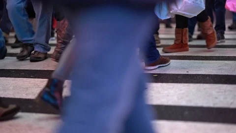 A group of shoppers and commuters crossing a New York City crosswalk, slow Stock Footage 89505973