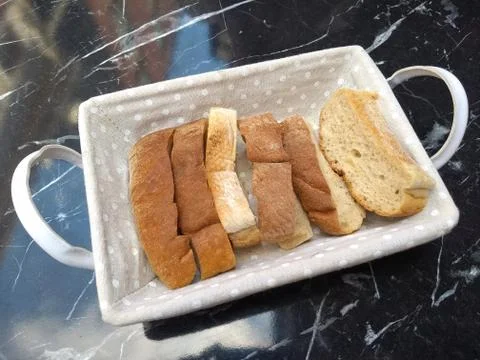 Group of sliced ​​rye bread in a basket Foto stock