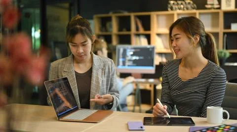Group of software developers brainstorming and working on new project at modern Foto stock