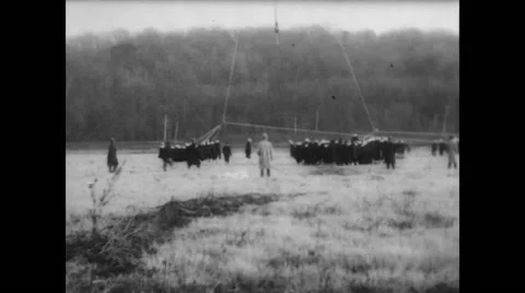 Group of soldiers pulling USS Los Angeles airship with rope Stock Footage 43336349