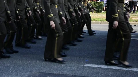 Group of Soliders Walking Stockbeeldmateriaal 99399379