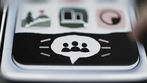 Group speech bubble invites shared family discussion Stock Footage 346609527