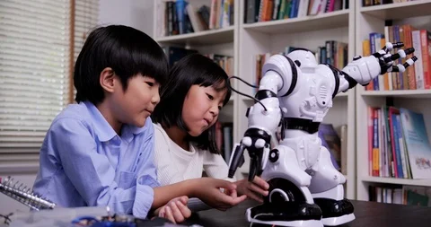 Group of student work on a programable robot at school science class project. Stock Footage 109697563