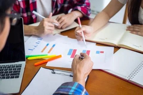 A group of students are learning and studying statistical data in mathematics Foto stock