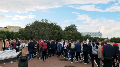 A group of students on an excursion. Students in St. Petersburg. Stock Footage 160479172