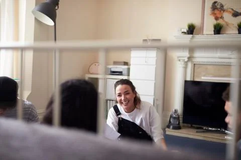 Group Of Students Hanging Out In Shared House Together Foto stock