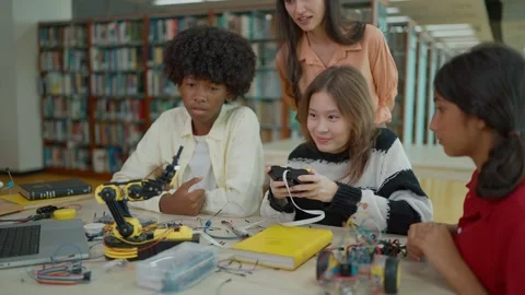 Group of students learning to building electronic car model construction project Stock Footage 320040723