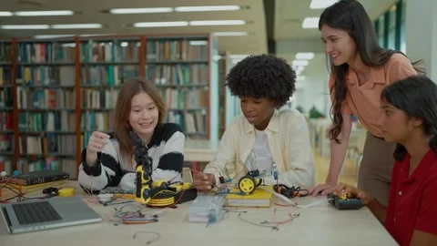 Group of students learning to building electronic car model construction project Stock Footage 320040727