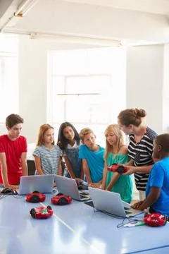 Group Of Students In School Computer Coding Class Learning To Program Robot Stockfoto's