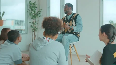 Group of students studying and playing with teacher, education and learning c Vídeo Stock 171175281