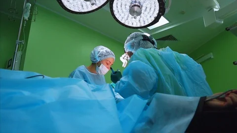 The group of surgeons is performing an operation. Operation in the operating 動画素材 99429821
