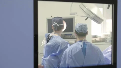 A group of surgeons works in the operating room Stockbeeldmateriaal 269427475