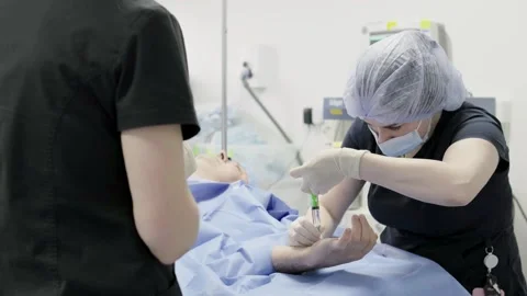 A group of surgeons works in the operating room. Stockbeeldmateriaal 269443682