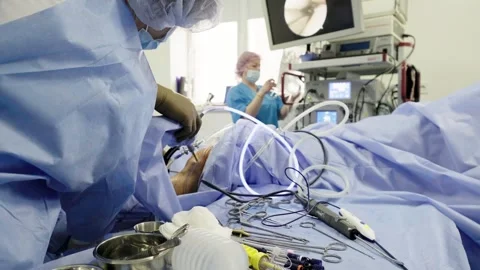 A group of surgeons works in the operating room. Stockbeeldmateriaal 269480943