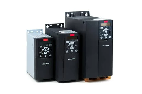 A group of three different sizes and capacities new universal inverter for... Foto stock