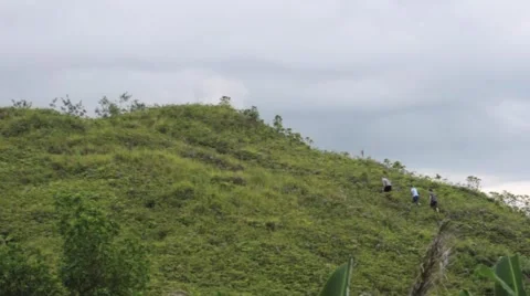 Group of Three Hiking Uphill Vídeos de archivo 67295489