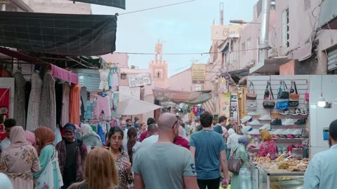 A group of tourists exploring and walking through a narrow historic lane Vídeo Stock 312249733