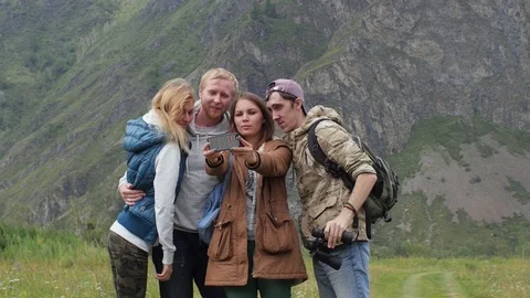 A group of tourists looking for directions on the map. tourists with a map and a Stock-Footage 106173344