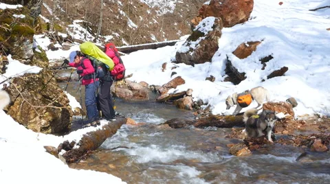 A group of tourists will boost mountain river Video stock 50767971