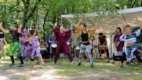 Group of unknown dancers dancing African dances at summer festival. Stock Footage 107991585