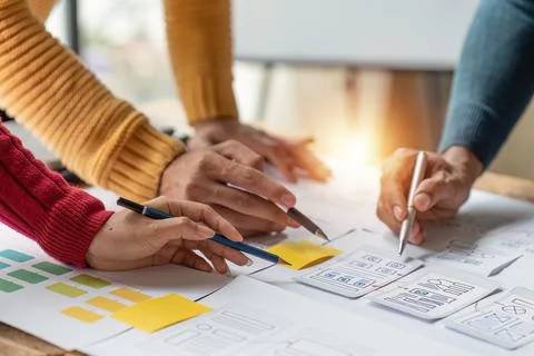 Group of ux developer and ui designer brainstorming about app interface design Foto stock