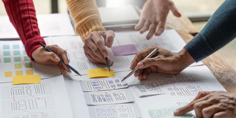 Group of ux developer and ui designer brainstorming about app interface design Foto stock