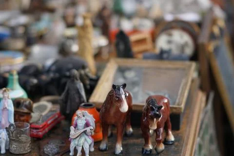 Group of vintage objects in a flea market Foto stock
