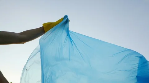 A group of volunteers colect garbage Stock Footage 125284520