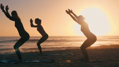 Group Of Women Practicing Yoga 库存影片 77585552