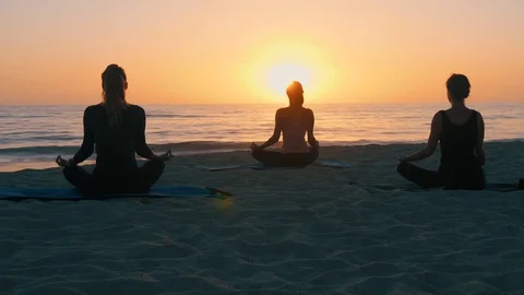 Group Of Women Practicing Yoga Видео 78717377