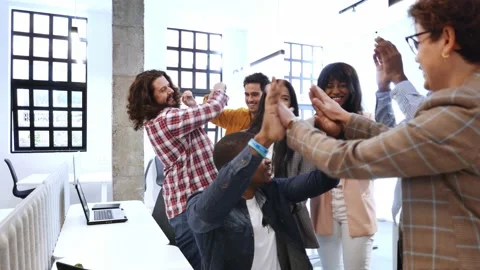 Group of workers of different races Vídeos de archivo 168994003
