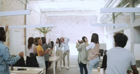 Group of workers in an office jumping joyfully celebrating good news. 库存影片 161404896