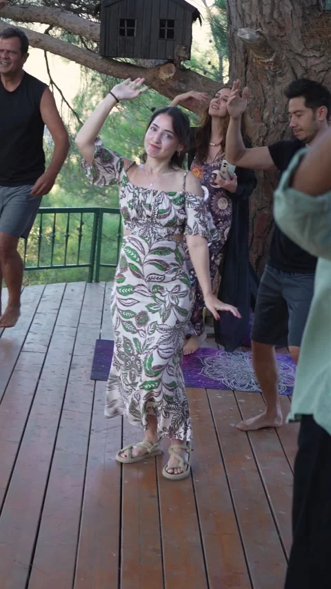 Group yoga dance flow in nature in Izmir, Turkey, on Sept 13, 2025. Stockbeeldmateriaal 328437616