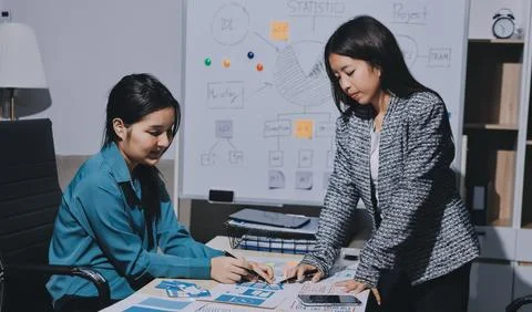 Group of young application developers analyzing uxui mobile app templates d.. Foto stock