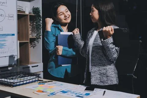 Group of young application developers analyzing uxui mobile app templates d.. Foto stock